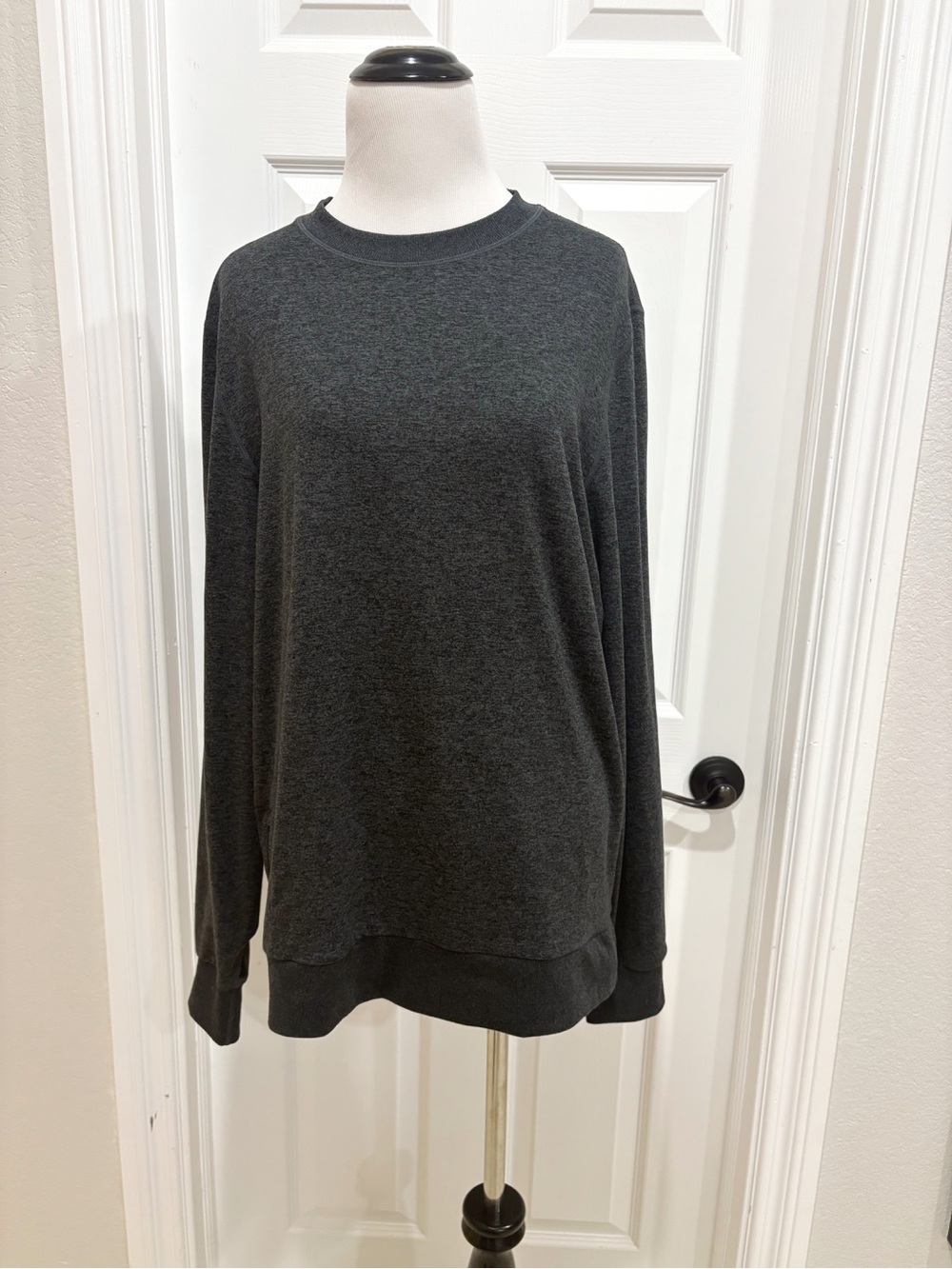 Vuori Men's Ponto Performance Crew Pullover - Charcoal Heather Size Large - Picture 3 of 6